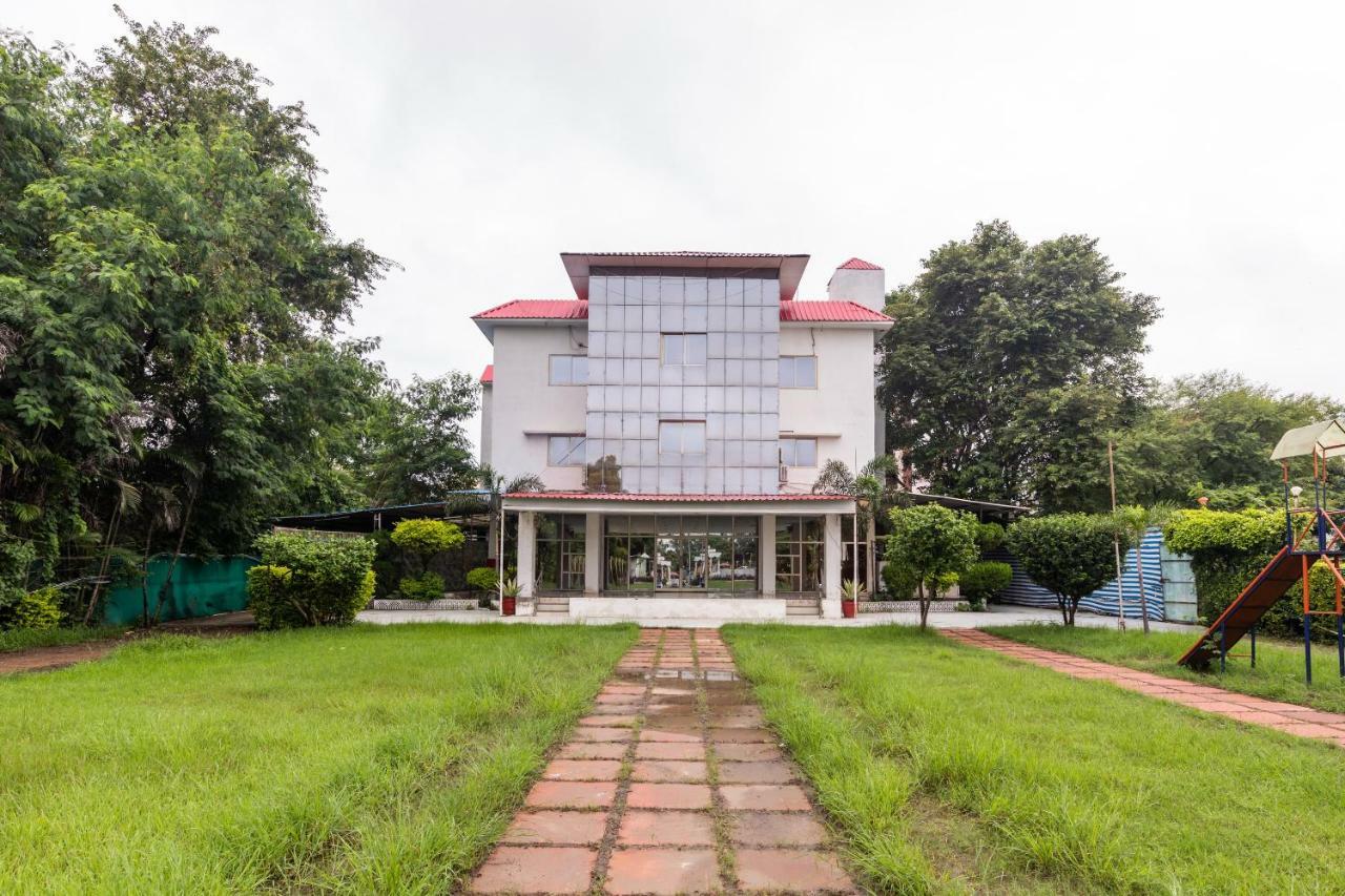 Отель Spot On 48618 Vasundhara Gardens Бхопал Экстерьер фото